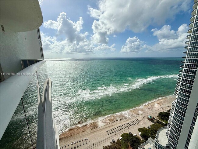 Building Photo - 15901 Collins Ave