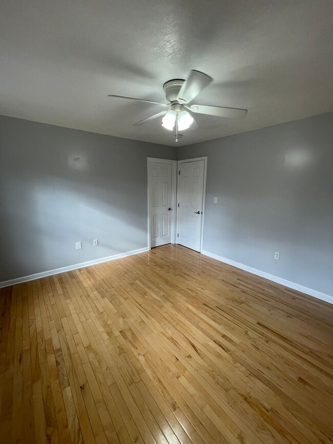 Building Photo - Beautiful custom built 5 bed 4 bath home with finished basement ready for you to move-in!