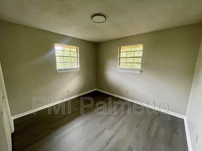 Building Photo - 1900 Tall Pines Cir