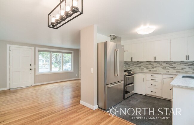 Building Photo - Charming Cottage in Lake Oswego