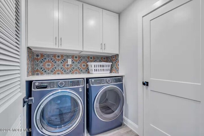 Building Photo - 13 5th Ave