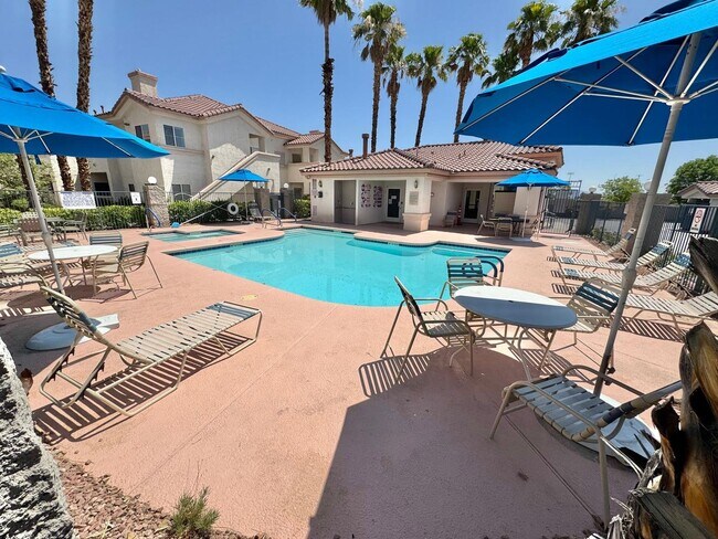Building Photo - **BEAUTIFUL 3 BEDROOM, 2 BATHROOM DOWNSTAI...