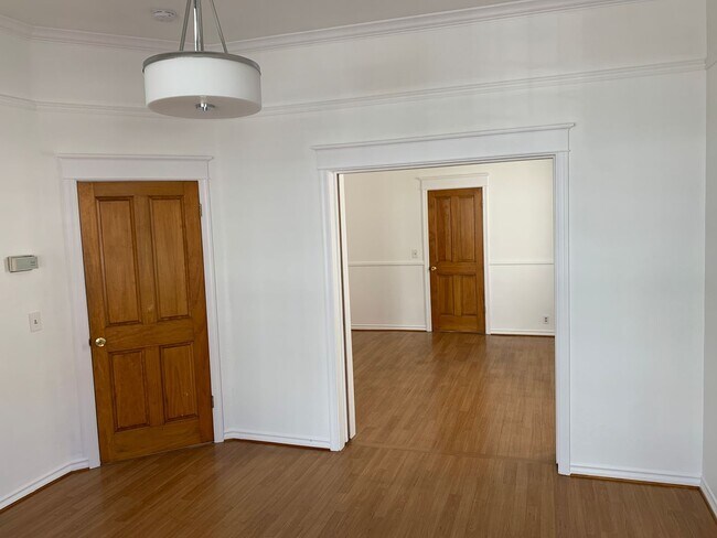 Building Photo - Charming Vintage Two-Bedroom Bungalow with Dining Room & Office
