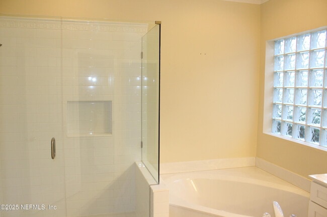 Building Photo - 3149 La Reserve Dr