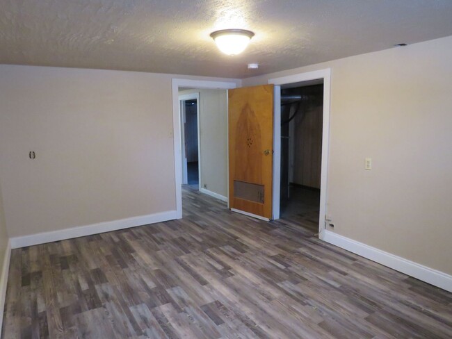 Building Photo - 3 Bedroom / 1 Bonus Room / 1 3/4 Bath Hous...