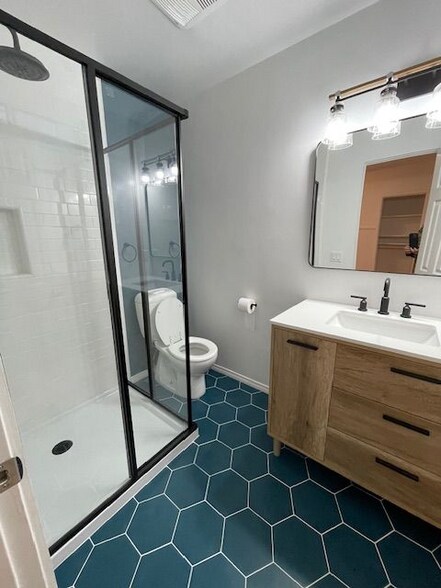 Building Photo - 41 Thornton Ave