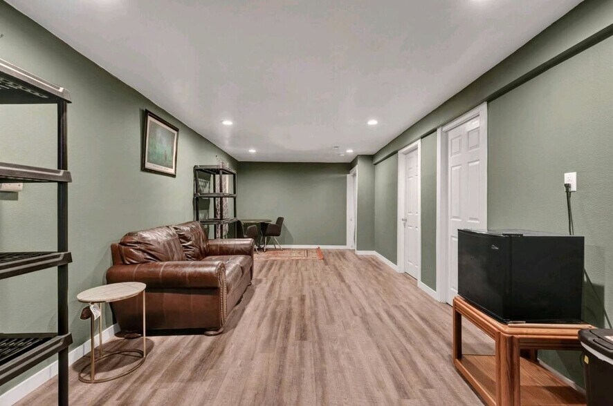 Building Photo - 341 Longfellow Dr