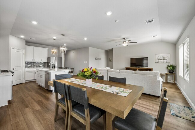 Building Photo - 1107 Emberwood Dr