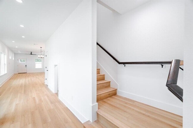 Building Photo - 7903 Sunnyhill St