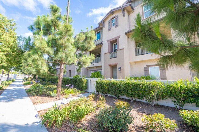 Building Photo - Amazing 3 Bedroom Condo available now! Totally loaded unit, schedule a tour today!
