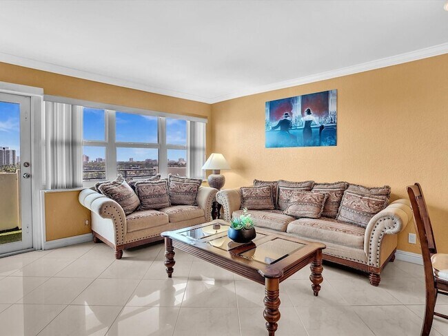 Building Photo - 401 Golden Isles Dr