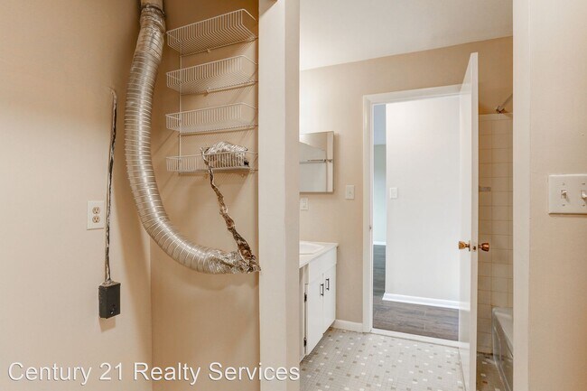 Building Photo - 1 br, 1 bath House - 811 Brian Dr. Unit 304