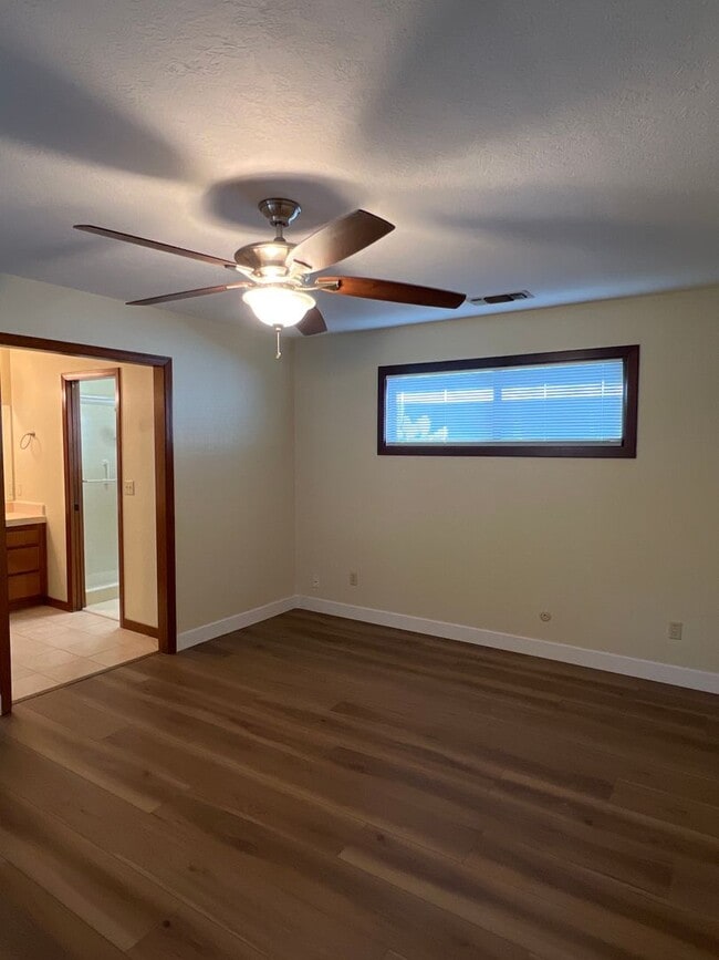 Building Photo - BEAUTIFULLY UPDATED 3 BEDROOM HOME!!