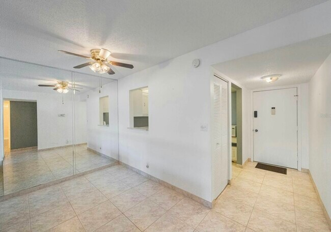 Building Photo - 11485 Oakhurst Rd