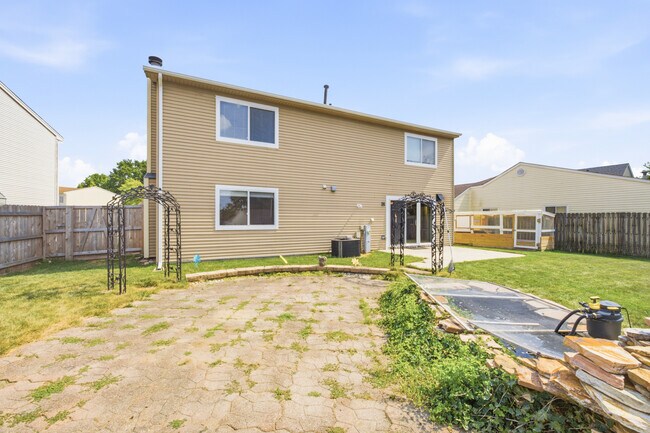 Building Photo - 1320 Burns Dr