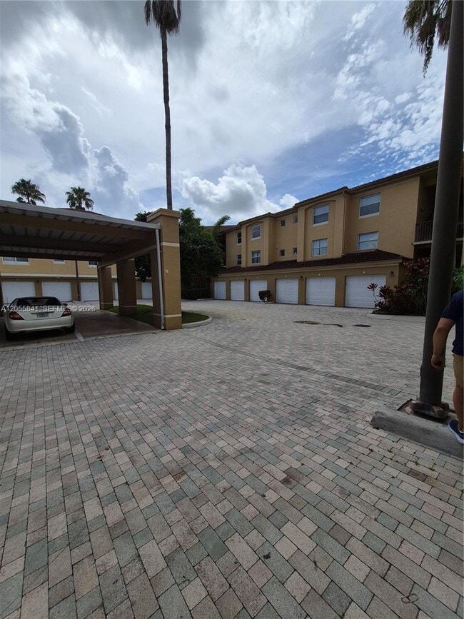 Building Photo - 771 N Pine Island Rd