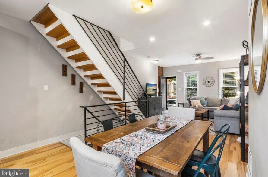 Building Photo - 2427 E Boston St