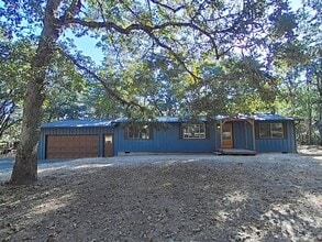 Building Photo - Peaceful and Private 3 Bedroom Home on 5 A...