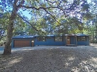 Building Photo - Peaceful and Private 3 Bedroom Home on 5 A...