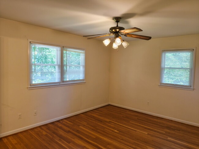 Building Photo - Centrally Located McLean Home with Ample S...