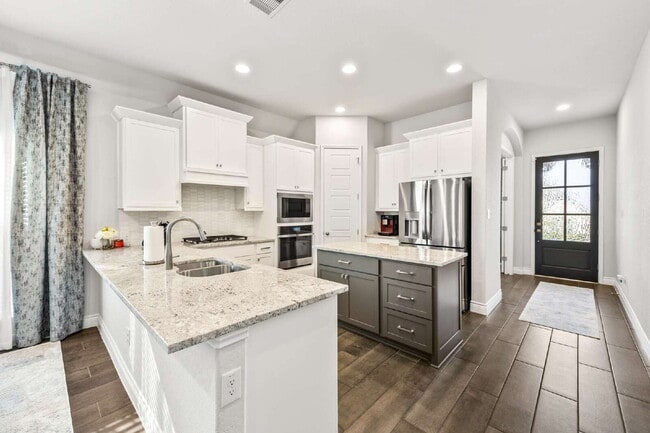 Building Photo - Comfort Living-Furnished-Corporate House