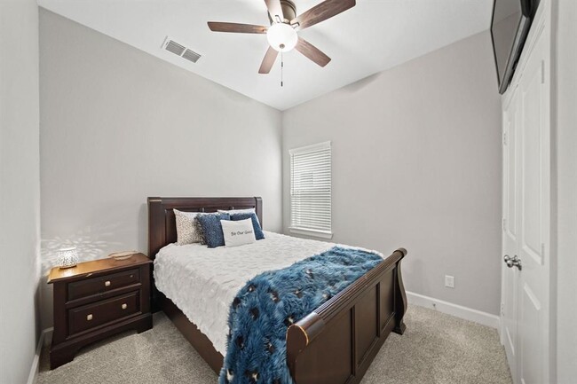 Building Photo - 327 Jolly Ginger Dr