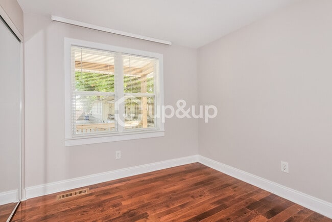 Building Photo - Fantastic 2bd/2ba home! Let yourself in!