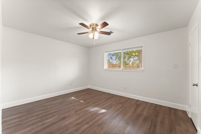 Building Photo - 4135 Hill Oak Dr