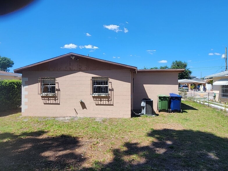 Building Photo - 3312 W St Louis St