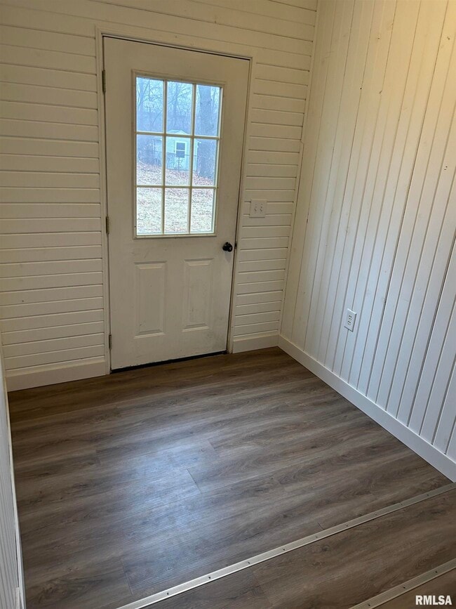 Building Photo - 5106 N Glen Elm Dr