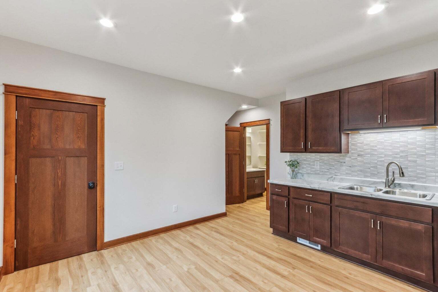 kitchen - 351 E Deer Pl