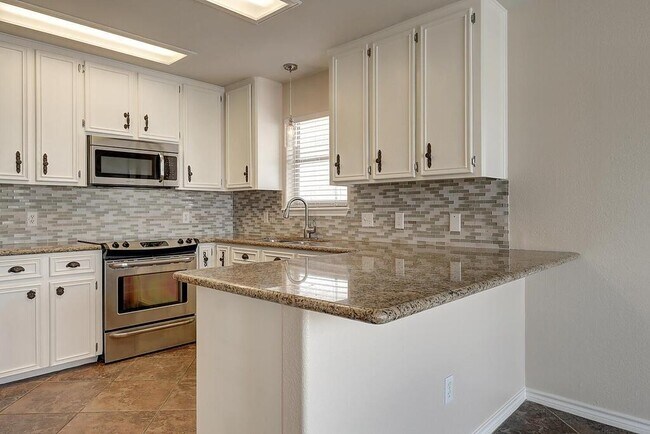 Building Photo - 14905 Dasmarinas Dr