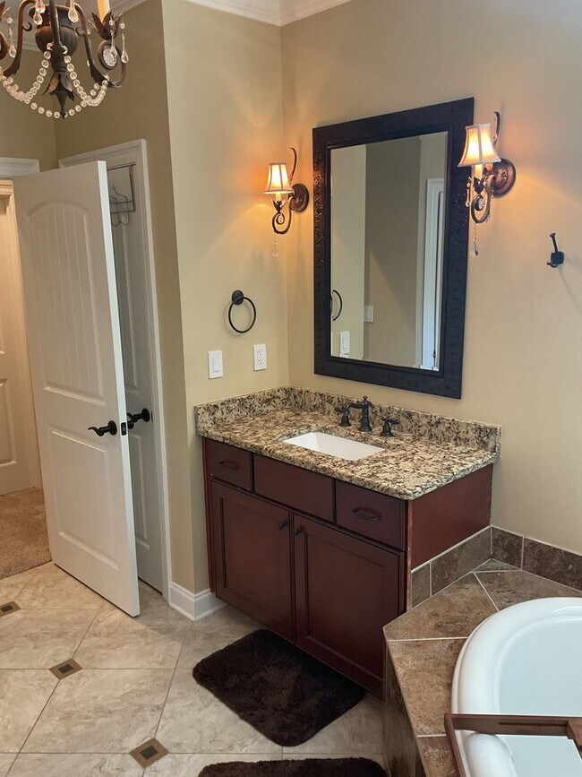 Building Photo - Southern Charm Meets Modern Luxury!!
