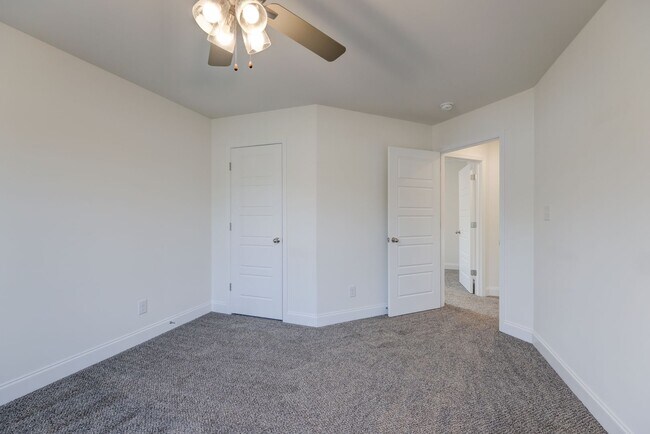 Building Photo - 1385 Harmon Ln