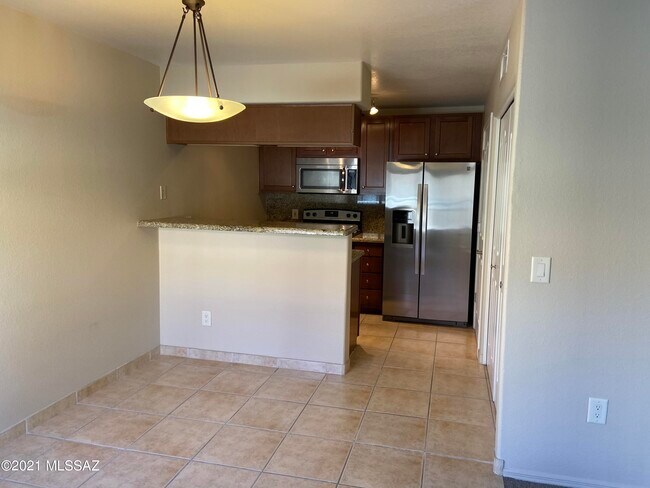 Building Photo - 5751 N Kolb Rd