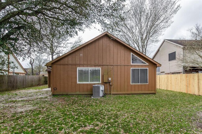 Building Photo - 1526 Rushworth Dr