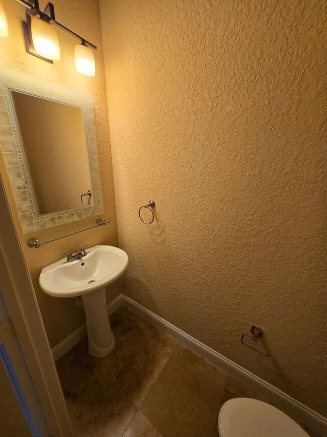 Building Photo - 5/3.5 Willow Oak Plantation