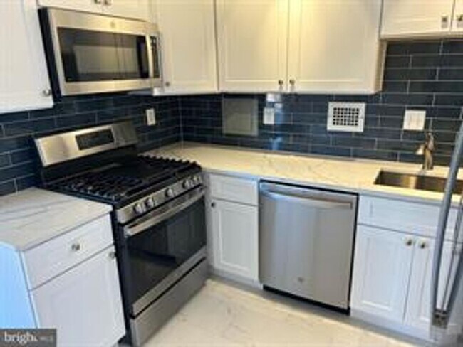 Building Photo - 5500 Friendship Blvd