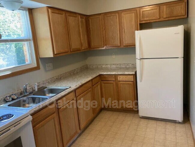 Building Photo - 1112 W Main St