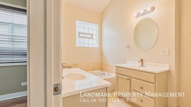 Building Photo - 2329 W Harrison St