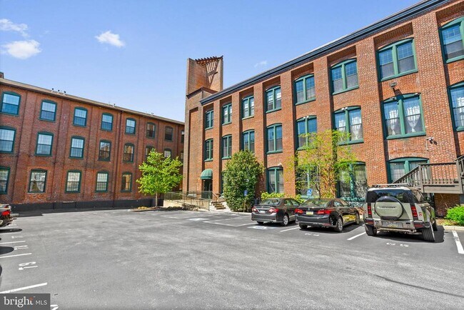 Building Photo - 200 Lincoln Ave