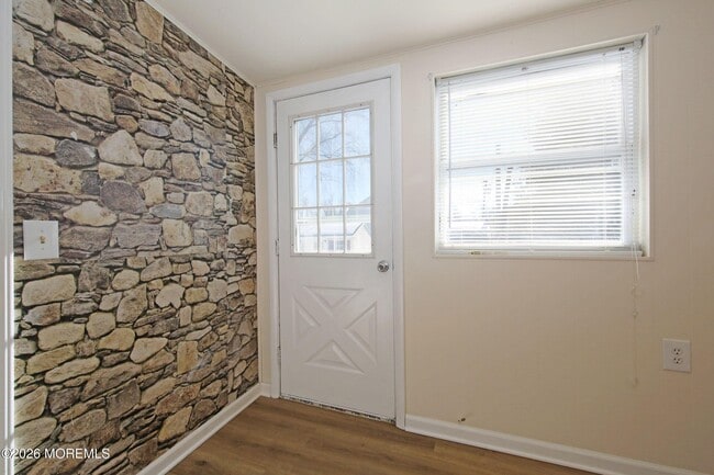 Building Photo - 8 Viola Ave