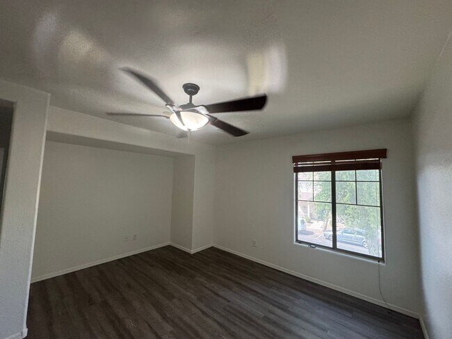 Building Photo - 4 BEDROOM HOME IN POWER RANCH