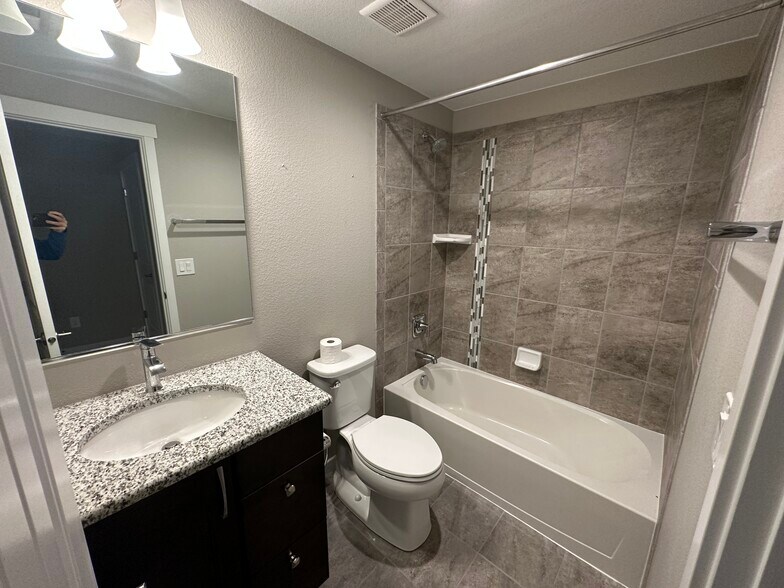 Building Photo - 6737 Sedgerock Ln