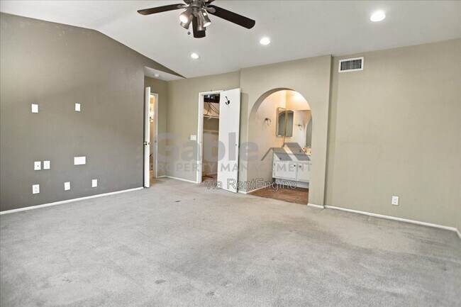 Building Photo - 21748 Grovepark Dr