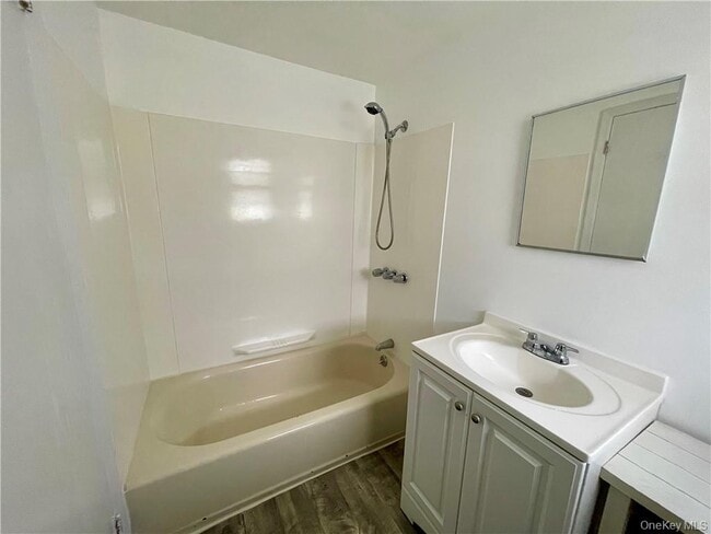 Building Photo - 5 Frances Dr