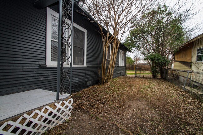 Building Photo - 1727 Nolan St