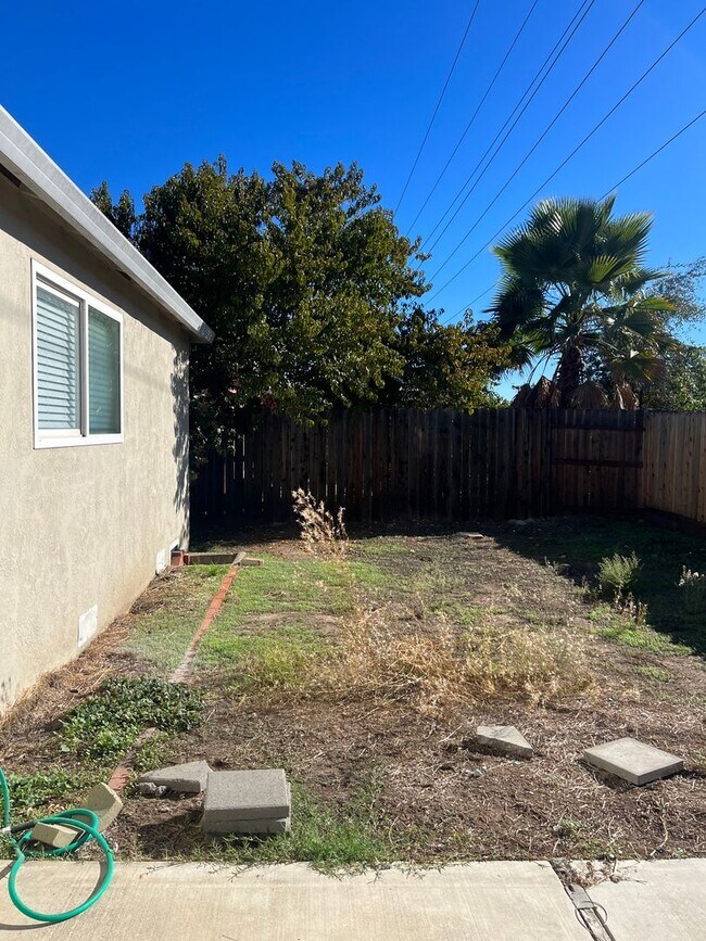 Building Photo - 3bd House