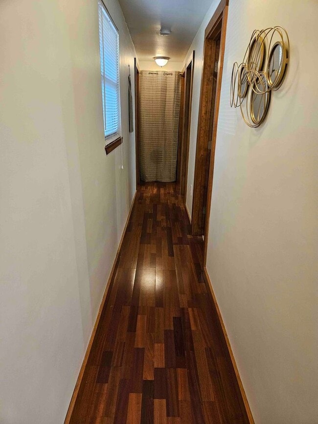 Building Photo - Fully Furnished, Beautiful Decor - 3BR / 1BA