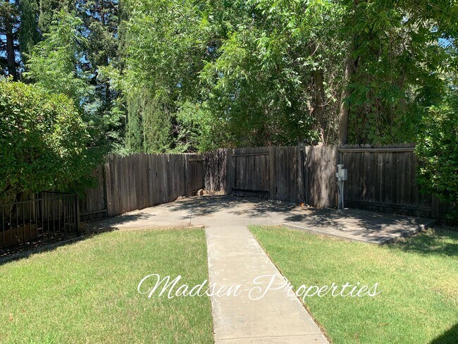 Building Photo - 9 Glenoak Ct